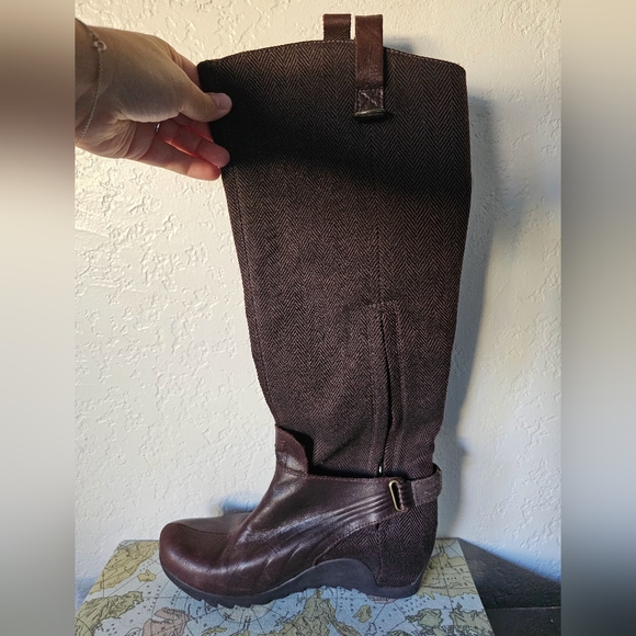 PUMA Vtg Y2K Leather Tweeded Chocolate Brown Wedge to the Knee Boots, size 6 - Picture 4 of 13
